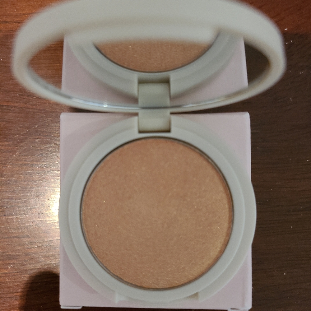 Jones Road Beauty eyeshadow in Champagne